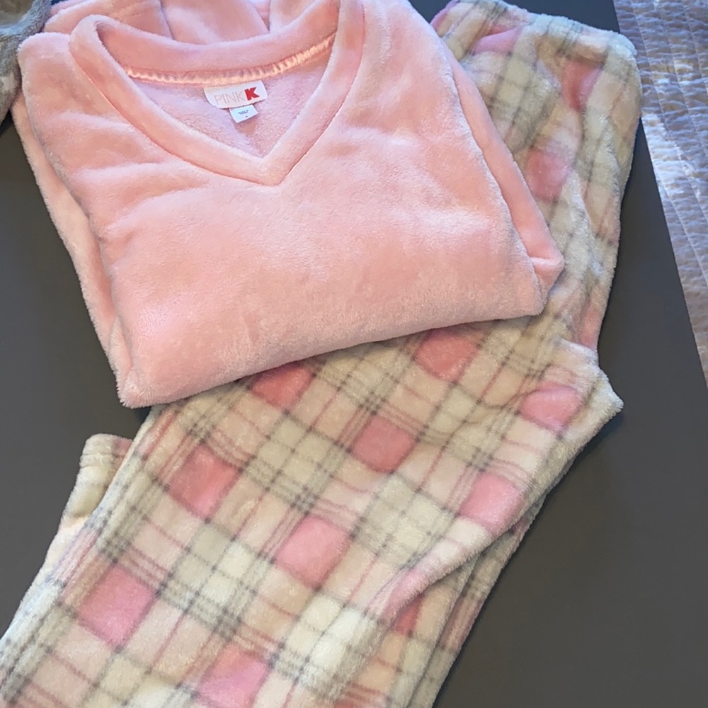 Fuzzy pajama set pink size small with extra sleep top GUC